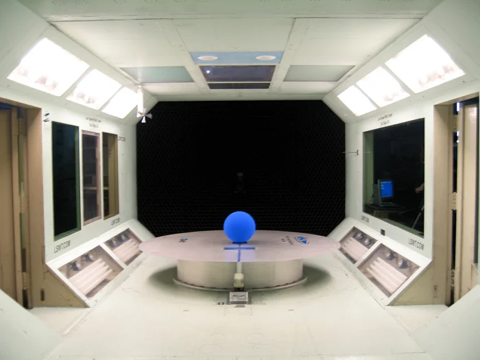 Wind tunnel testing for Stellar Axix: Antarctica, 2006 (photo credit: Sophie Pegrum)