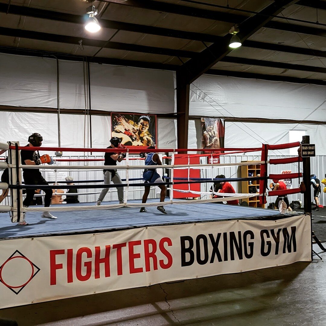 it was joy to see that the #boxingresourcecenter is continuing to thrive in their gym on Charlotte Avenue, at their first networking and fundraising event last night.
@the.architect.workshop helped them transform the former steel fabrication plant in