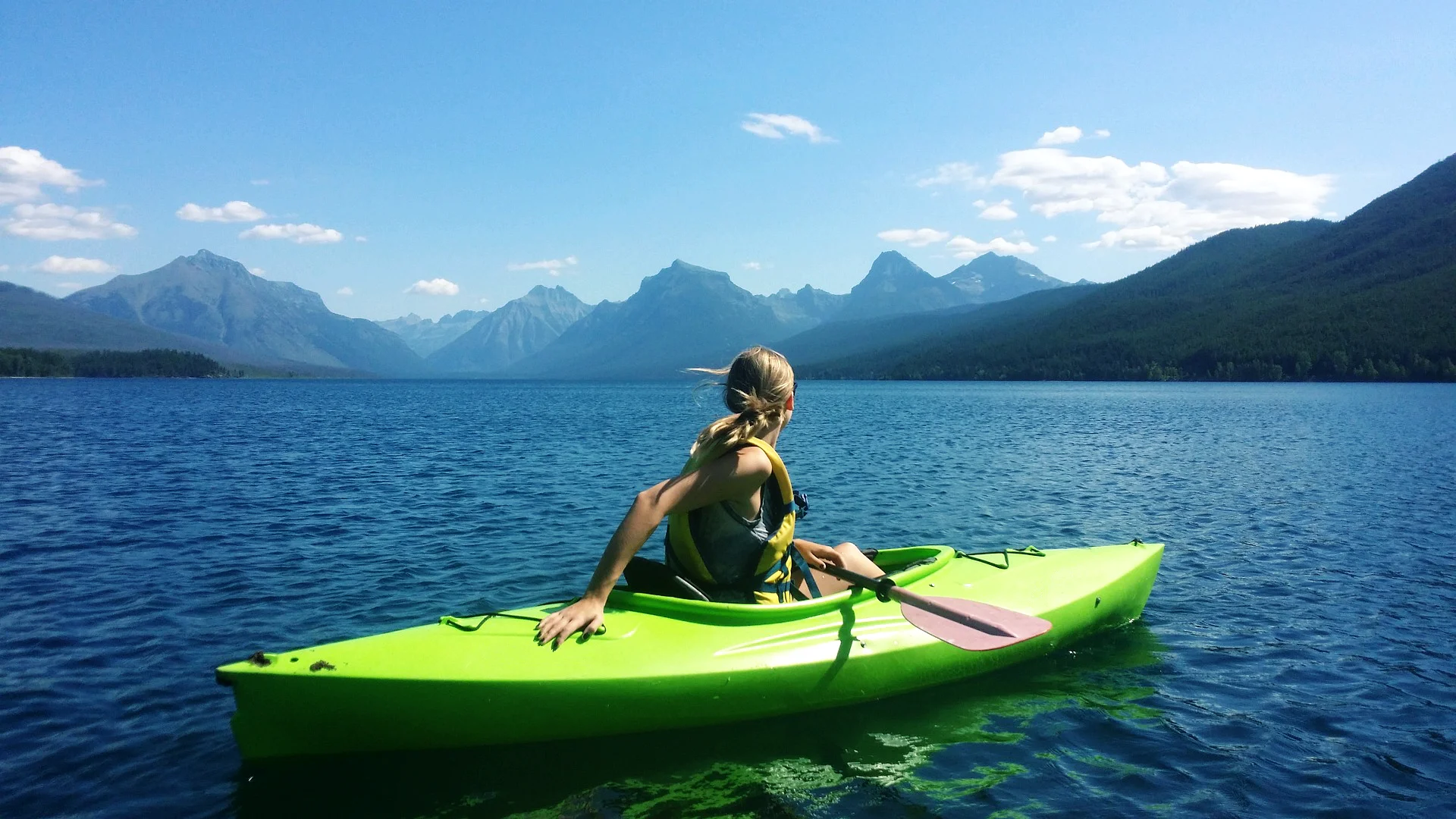 kayaking-918464_1920.jpg