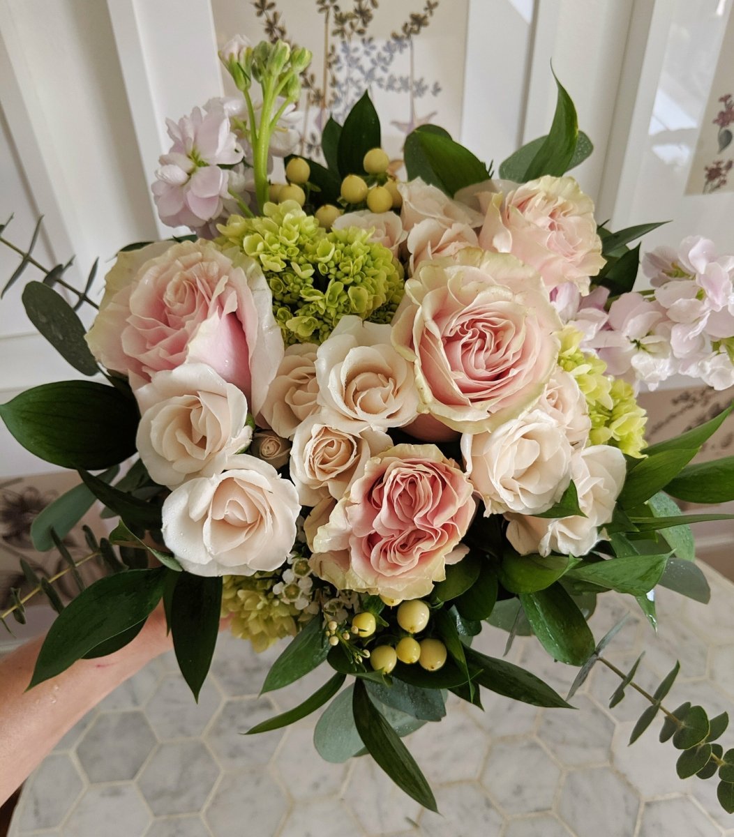 Soft-Mix-with-pink-roses.jpg