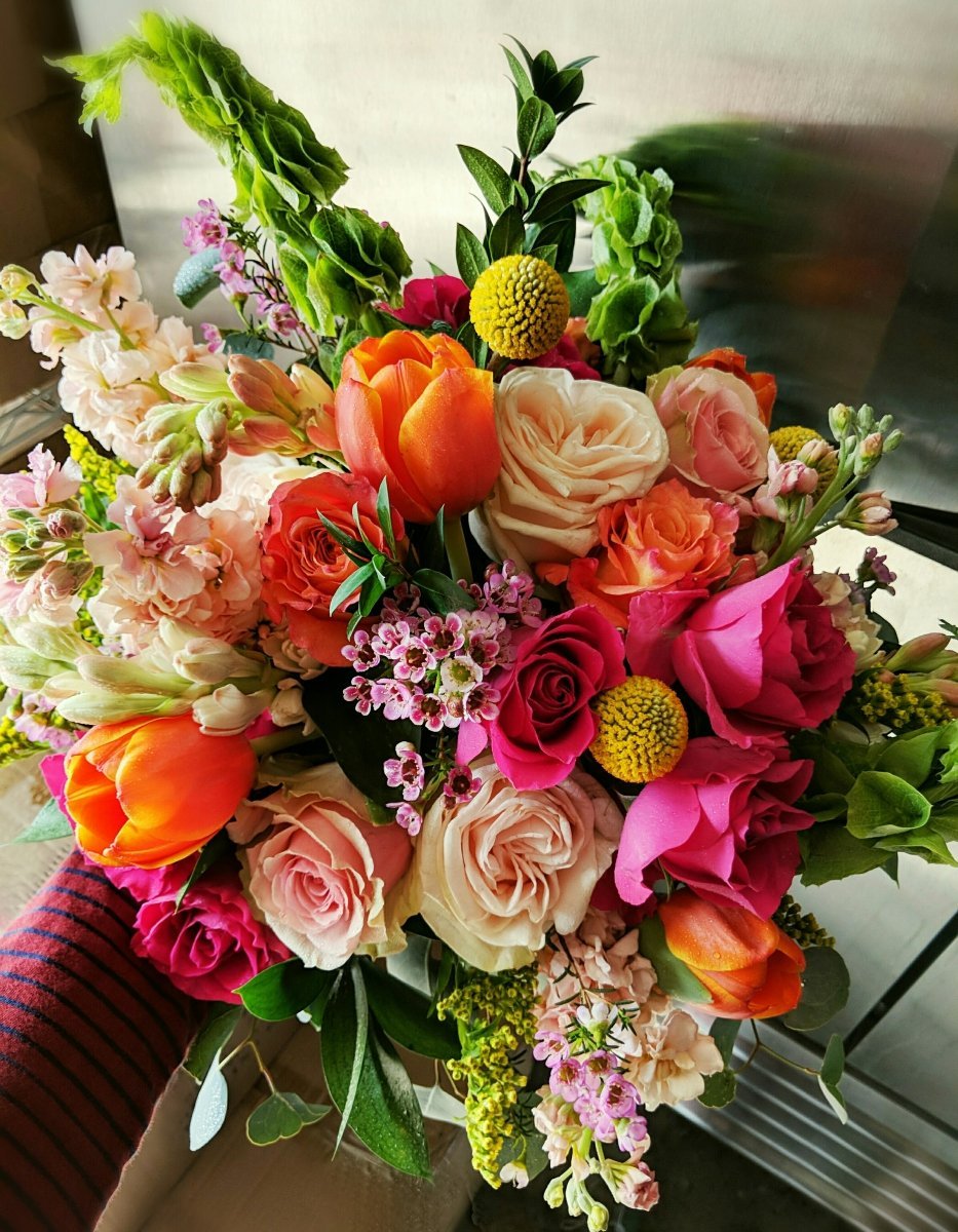 Bright-Soft-Mix-with-orange-tulips.jpg