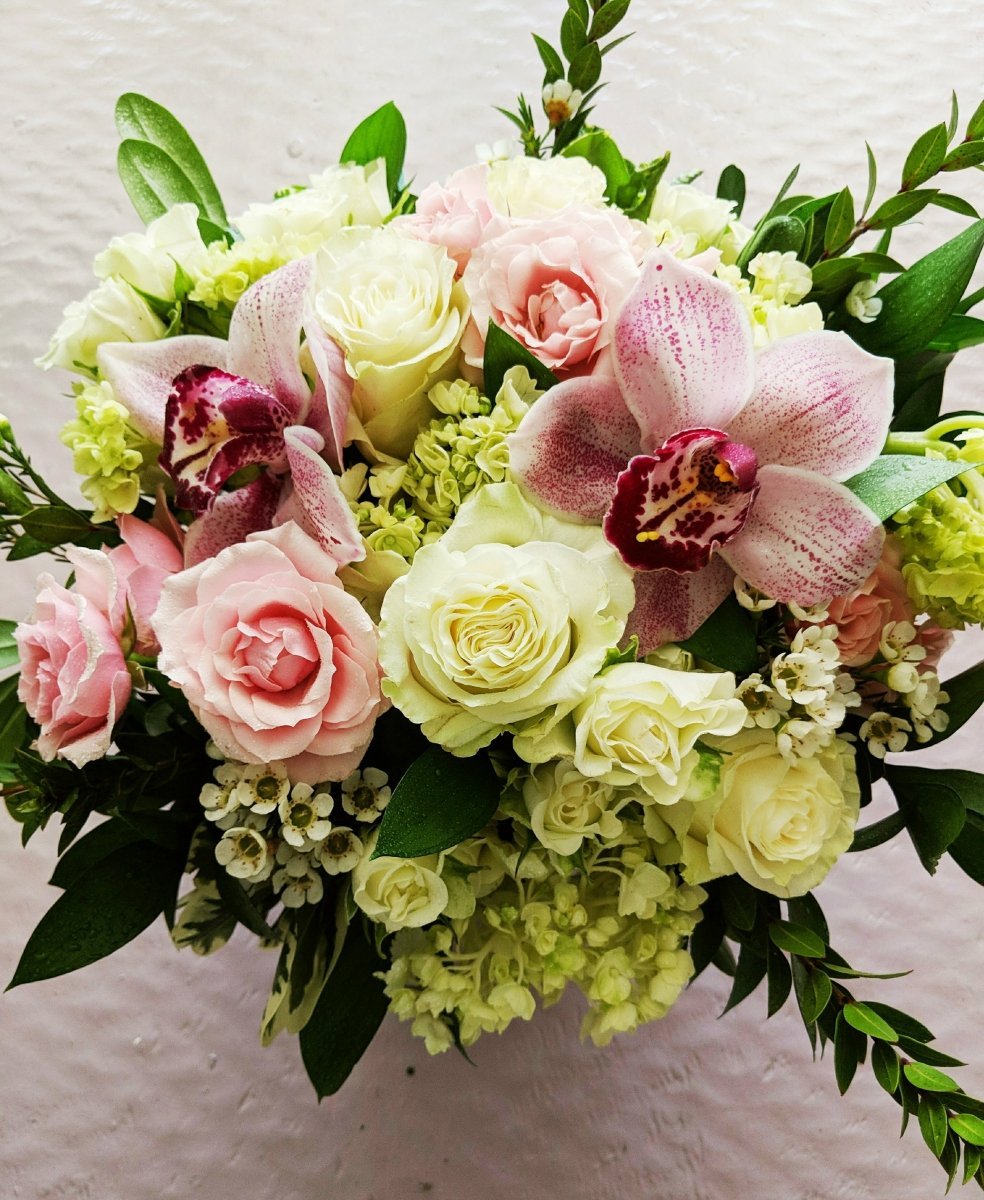 Soft-Mix-with-pink-orchids.jpg