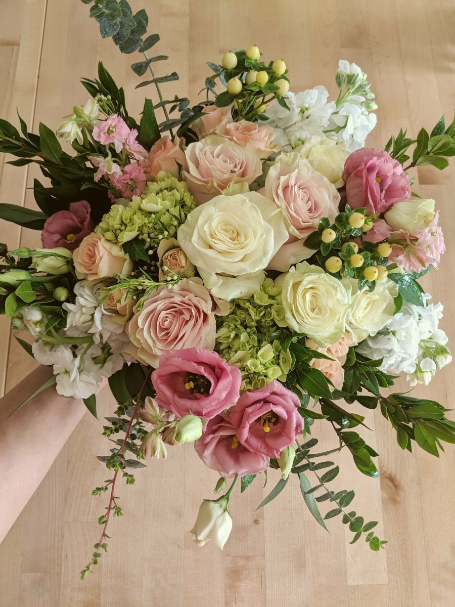 Soft-Mix-with-pink-lisianthus.jpg