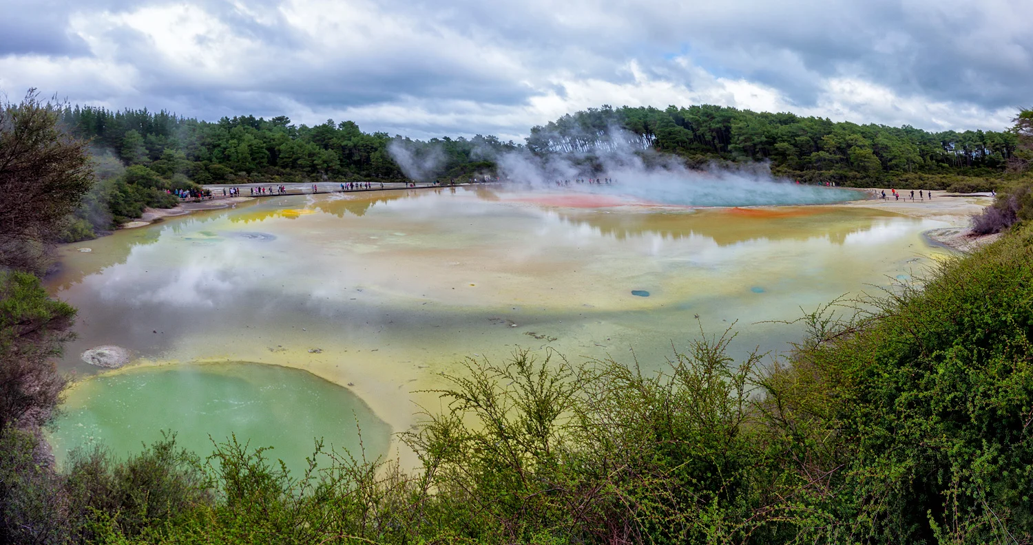 Wai-O-Tapu Panorama, the Artists Palette in the foreground, the Champagne pool to the right back and the Primrose Terrace to the left back. 5 images combined, each 13 mm | 1/40 sec | f11 | ISO200 