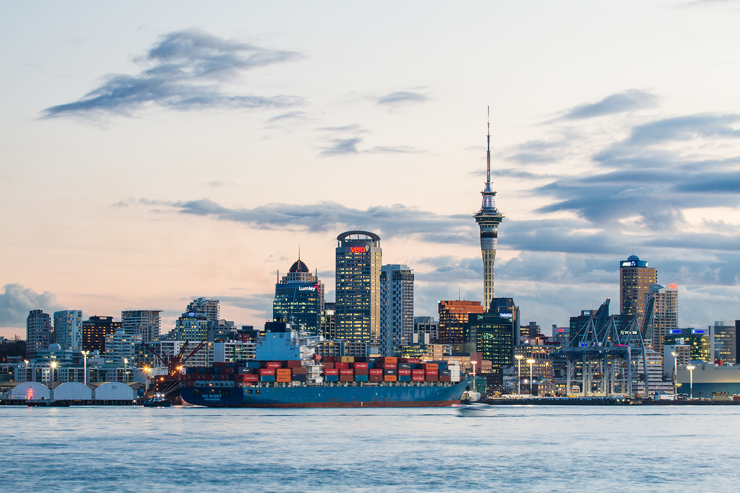 Goddamn container ship! 84 mm | 1.3 sec | f8 | ISO100
