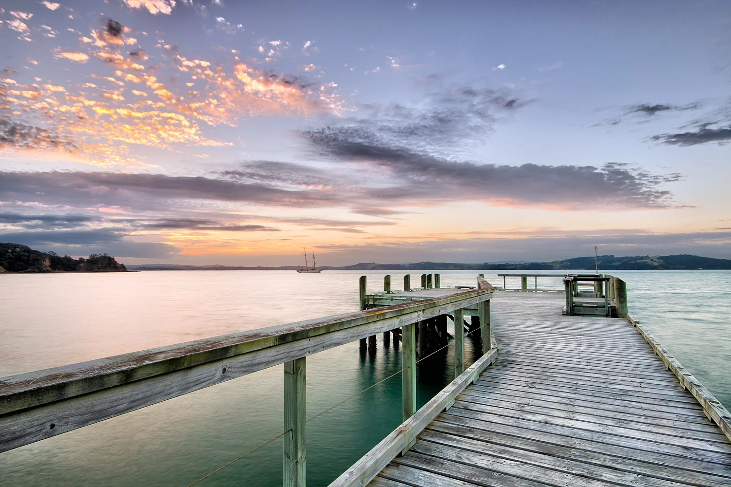 Vivian Bay Wharf at Sunset . 11mm | 2x exposures @ 3.2 & 1/5 sec | f16 | ISO100