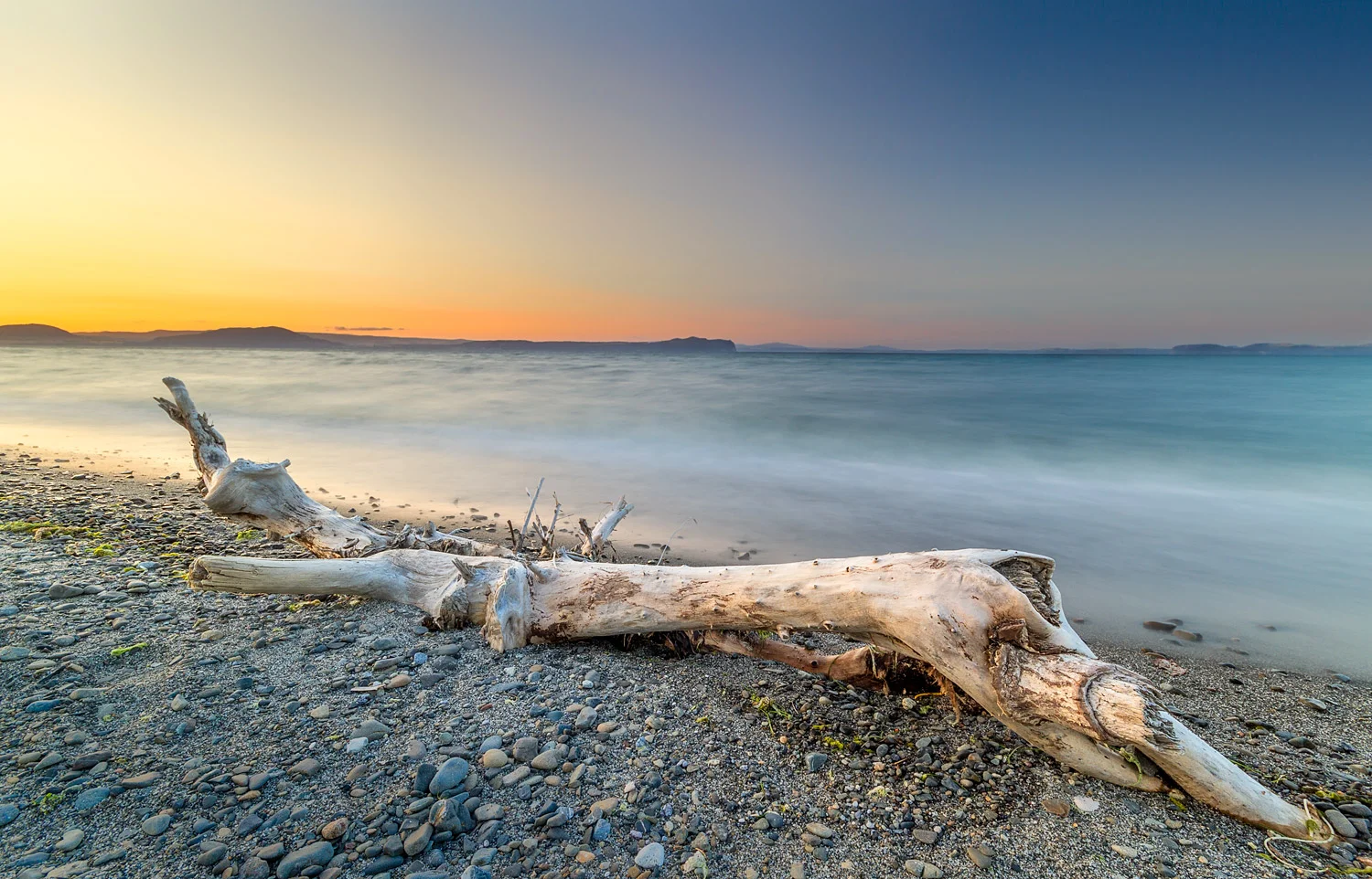 Lake Taupo at Dusk | 10mm | 2 exposures @ 6.0 & 1.6 sec | f16 | ISO100