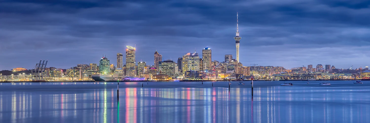 Auckland city panorama | 3 shot pano @ 100mm | 2 exposure blends of 8 and 30 secs | f9.0 | ISO100
