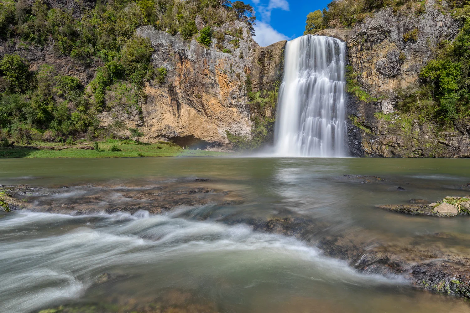 Hunua Falls | 24mm | 2x exposure blend @ 0.5 and 2 sec | f22 | ISO100