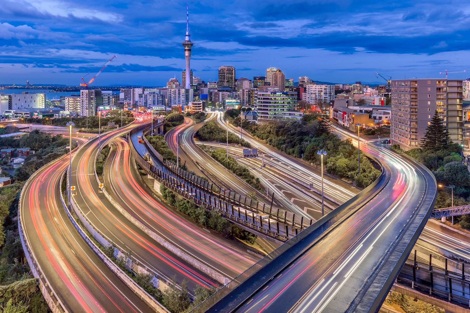 Hovering above Hopetoun St | 28mm | 2x exposures @ 5.0 & 15.0sec | f8.0 | ISO100