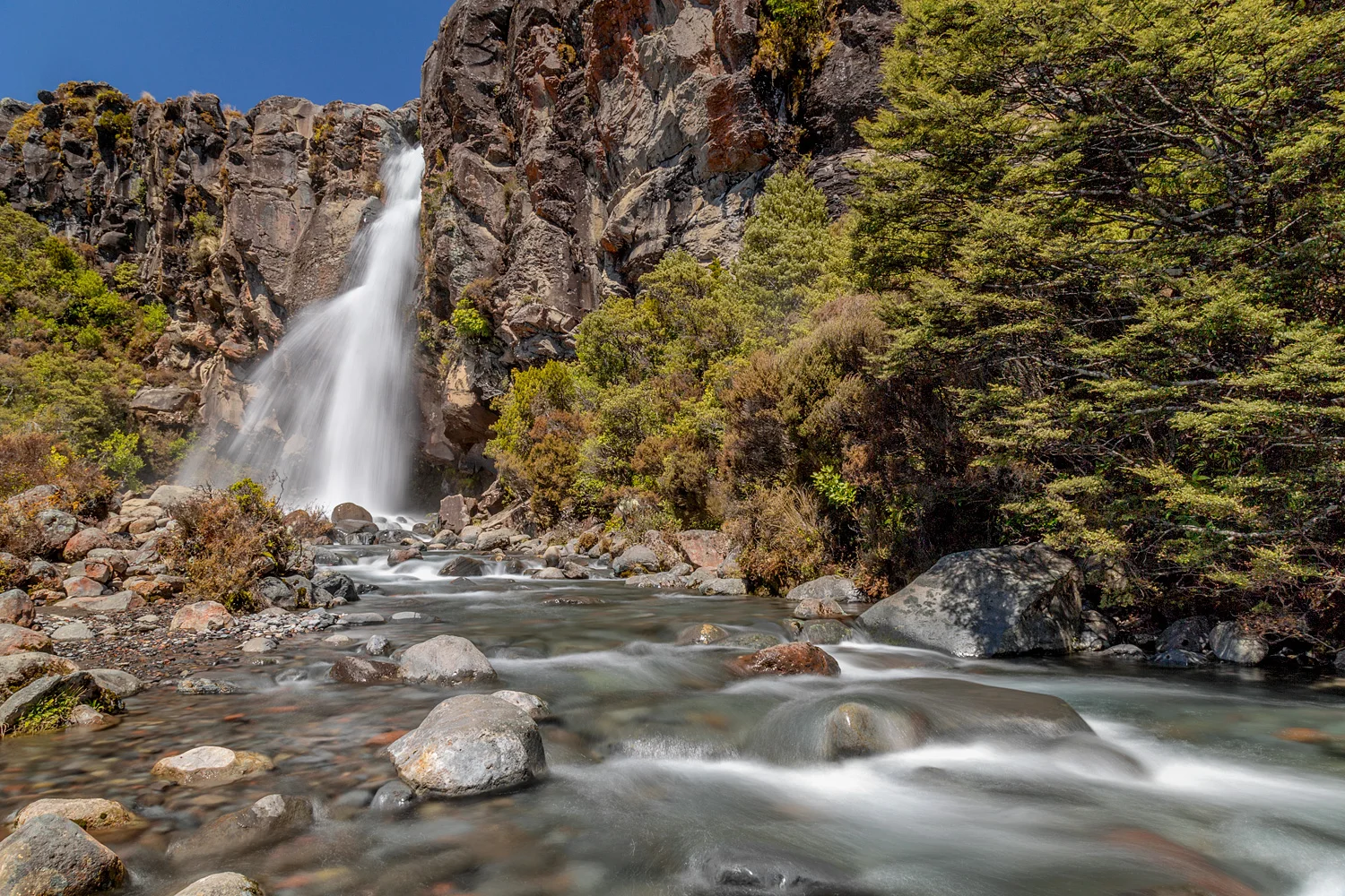 Taranaki Falls | 24mm | 2 exposures @ 0.5 & 2sec | f16 | ISO100