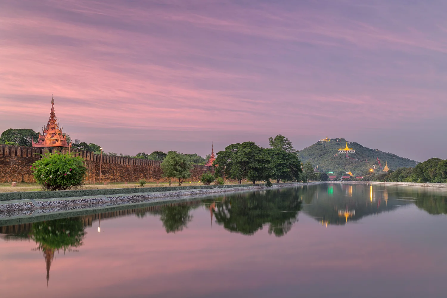 Mandalay Hill & Royal Palace Wall | 47mm | 6.0sec | f8.0 | ISO100