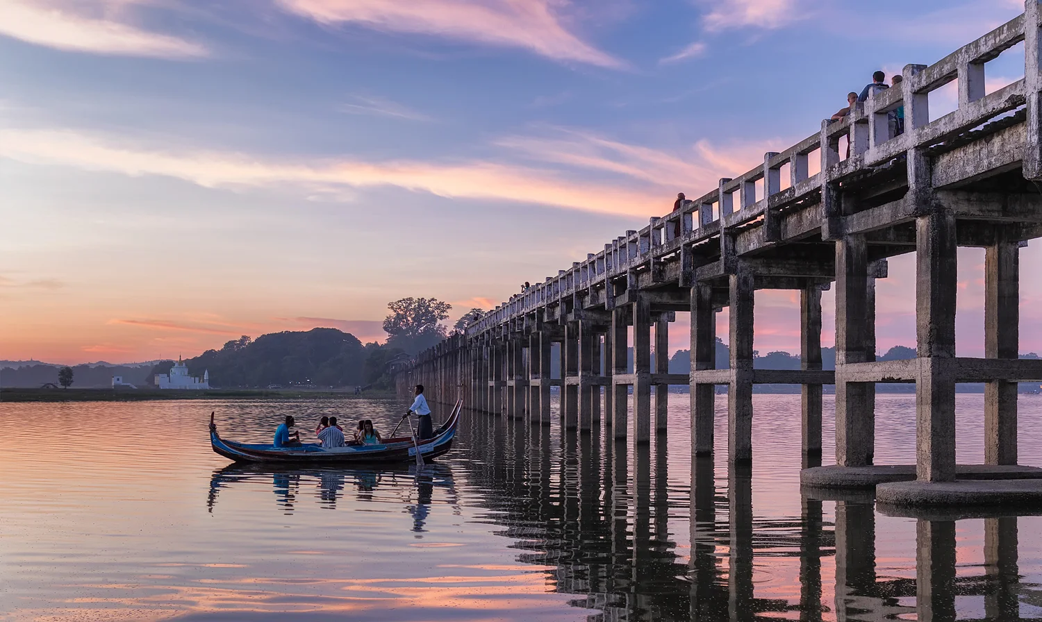 U Bein Bridge at Dusk | 35mm | 1/25th sec | f5.6 | ISO250