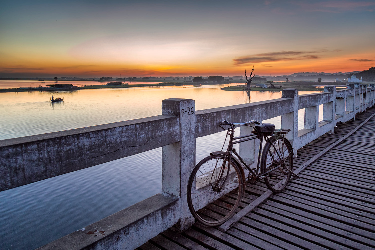Bicycle on U Bein Bridge | 24mm | 1/30th sec | f4 | ISO1000
