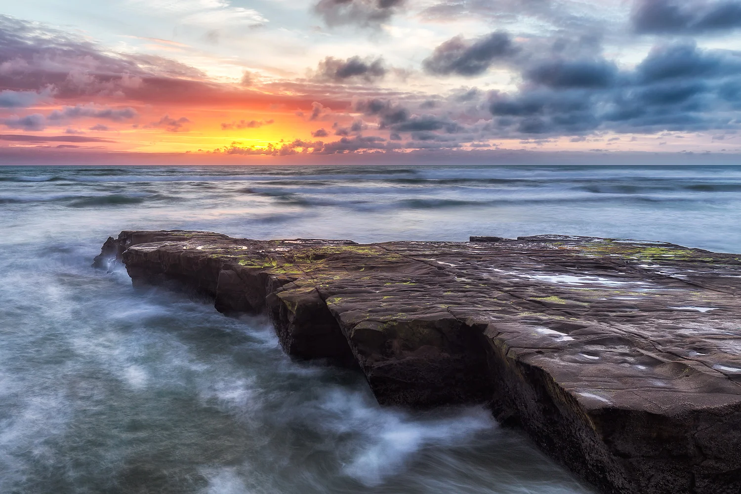 Muriwai Sunset | 28mm | 3 images @ 08 sec, 2.5sec, 8.0sec | f8 | ISO100