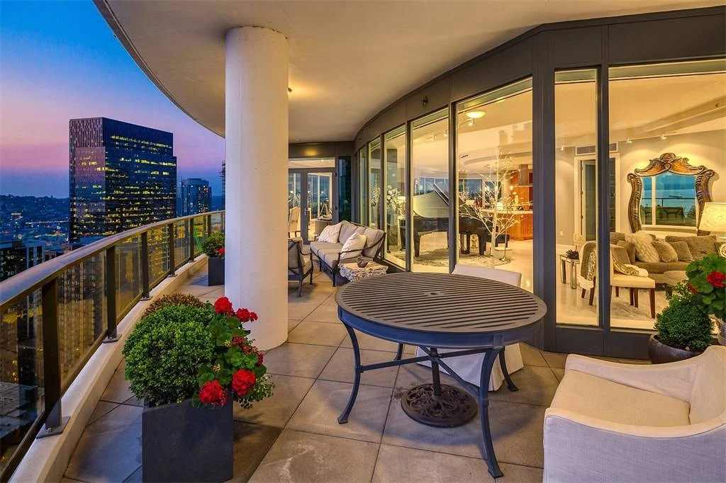 50 Shades of Grey is Back in the Spotlight as RSIR Co-Founder Lists Iconic Seattle Penthouse