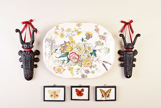 I loved putting together this butterfly and beetle collage, inspired by the room above. The platter is Spode and it's such a blowsy pattern. For more information about this collection, please click her e or on the photo. Photo by Renn Kuhnen .
