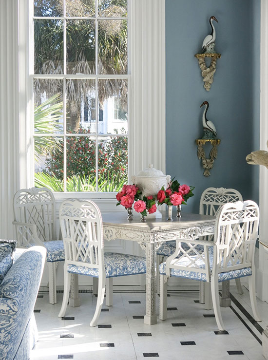 Ms. Roehm's "Bird Room". It is a breathtaking space in cool shades of blue with gold and white accents and of course, beautiful birds perched on brackets. She has used wall brackets for ages and they are coming back in style in a big way. More about this lovely room here .