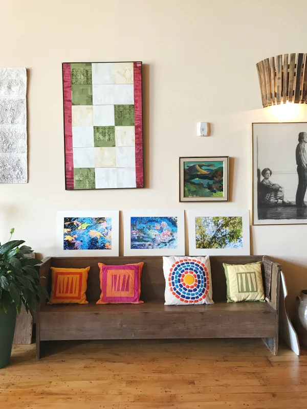 The pillow above with the pattern of concentric circles is a miniature version of the quilt that Cathy made for First Lady Michelle Obama. It is based on the painting by Alma Thomas, which hung in the Obama White House dining room. You can read more about Cathy's process stitching that quilt here .