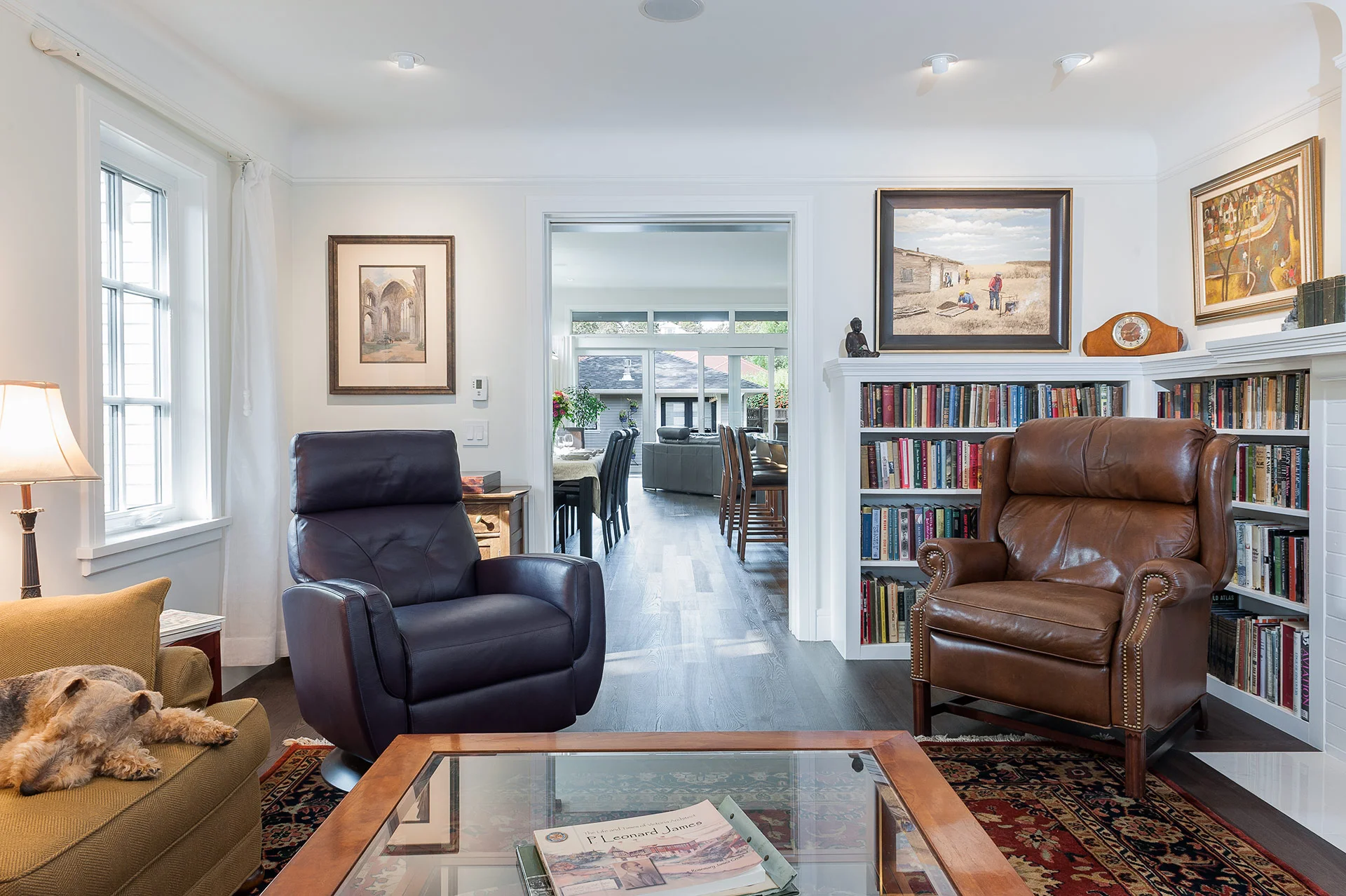 readingroom-through-flat.jpg