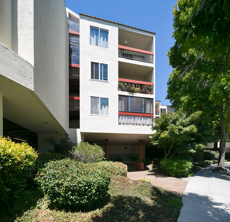 Building. 288 Whitmore #329 Oakland CA 94611