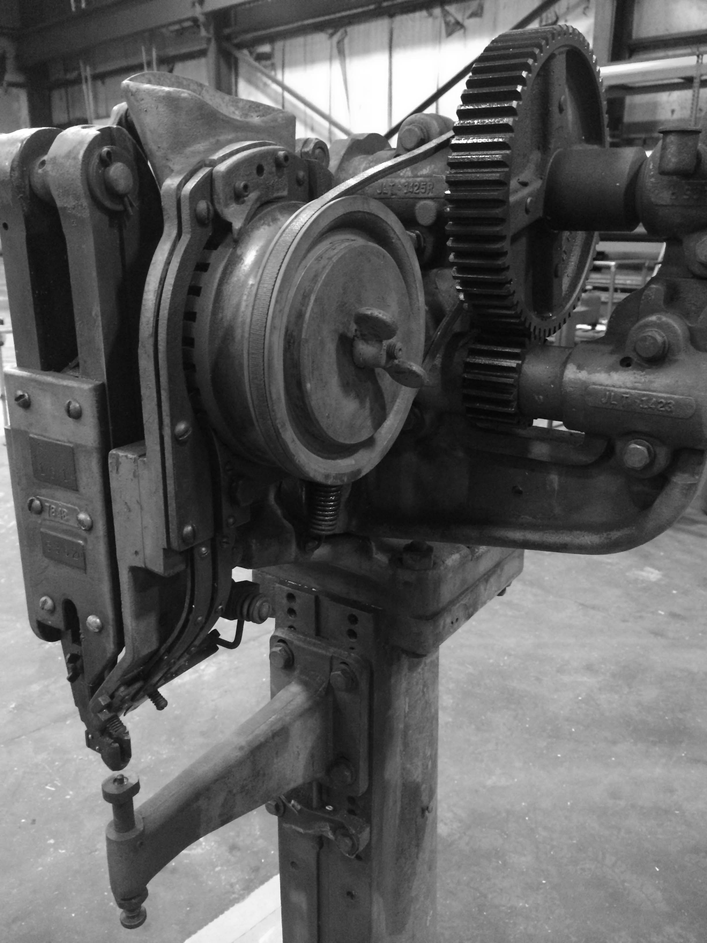 Rivit Machine