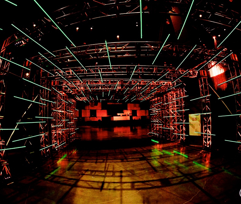 TheProductionClub_Se#DDCE00.jpg