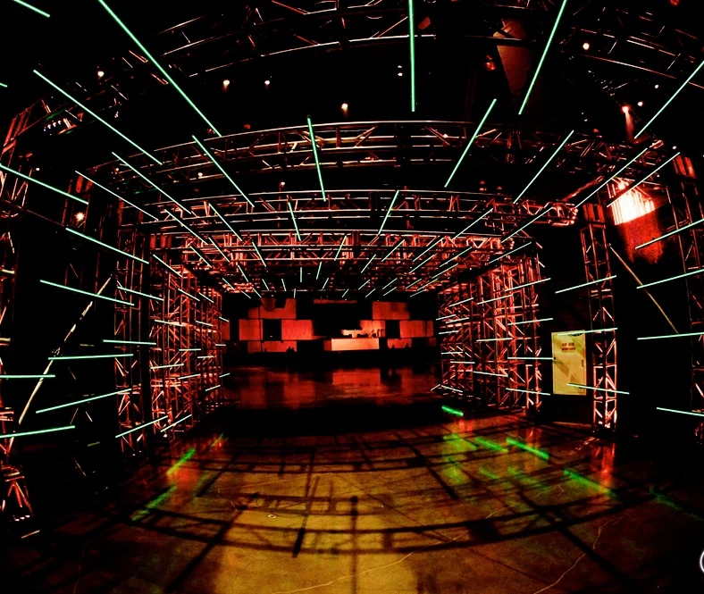 TheProductionClub_Se#DDCE00.jpg