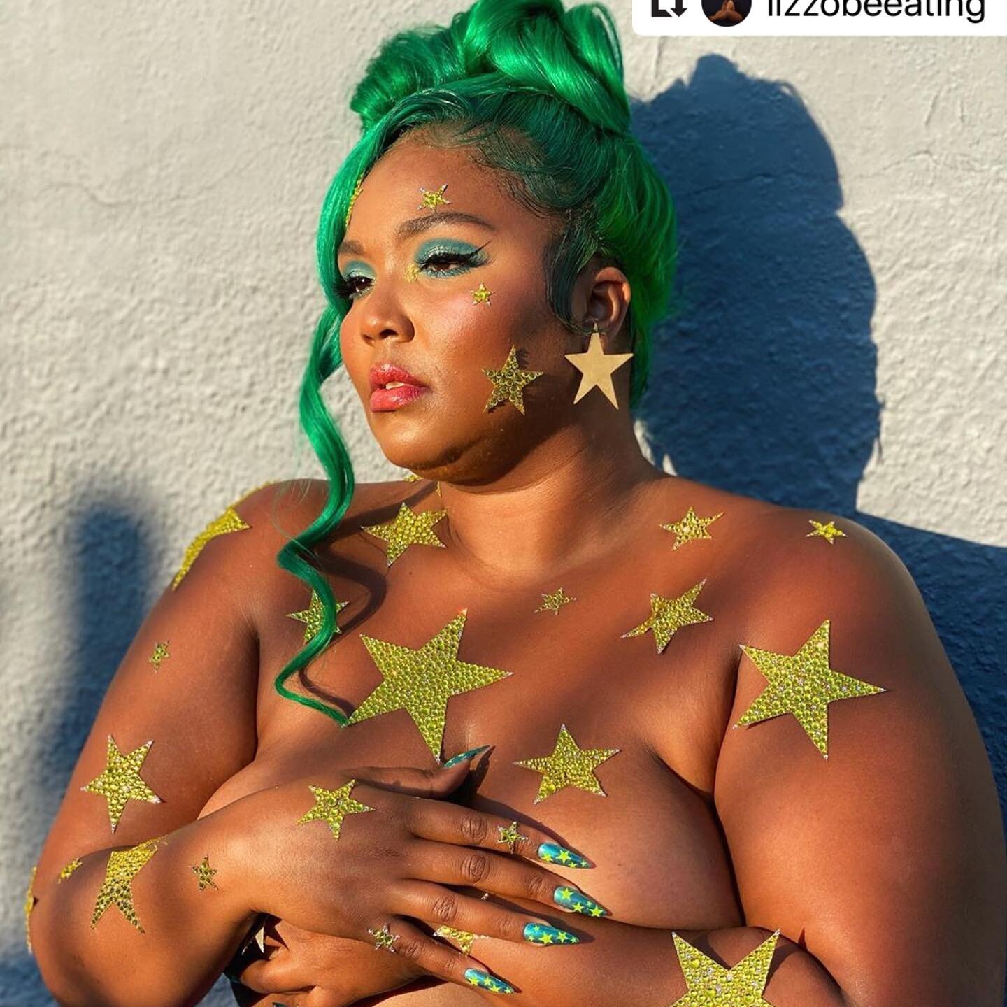 Lizzo is simply the most amazing human on the planet #Repost @lizzobeeating 
・・・
When they say &lsquo;ima star&rsquo; this is what they mean...