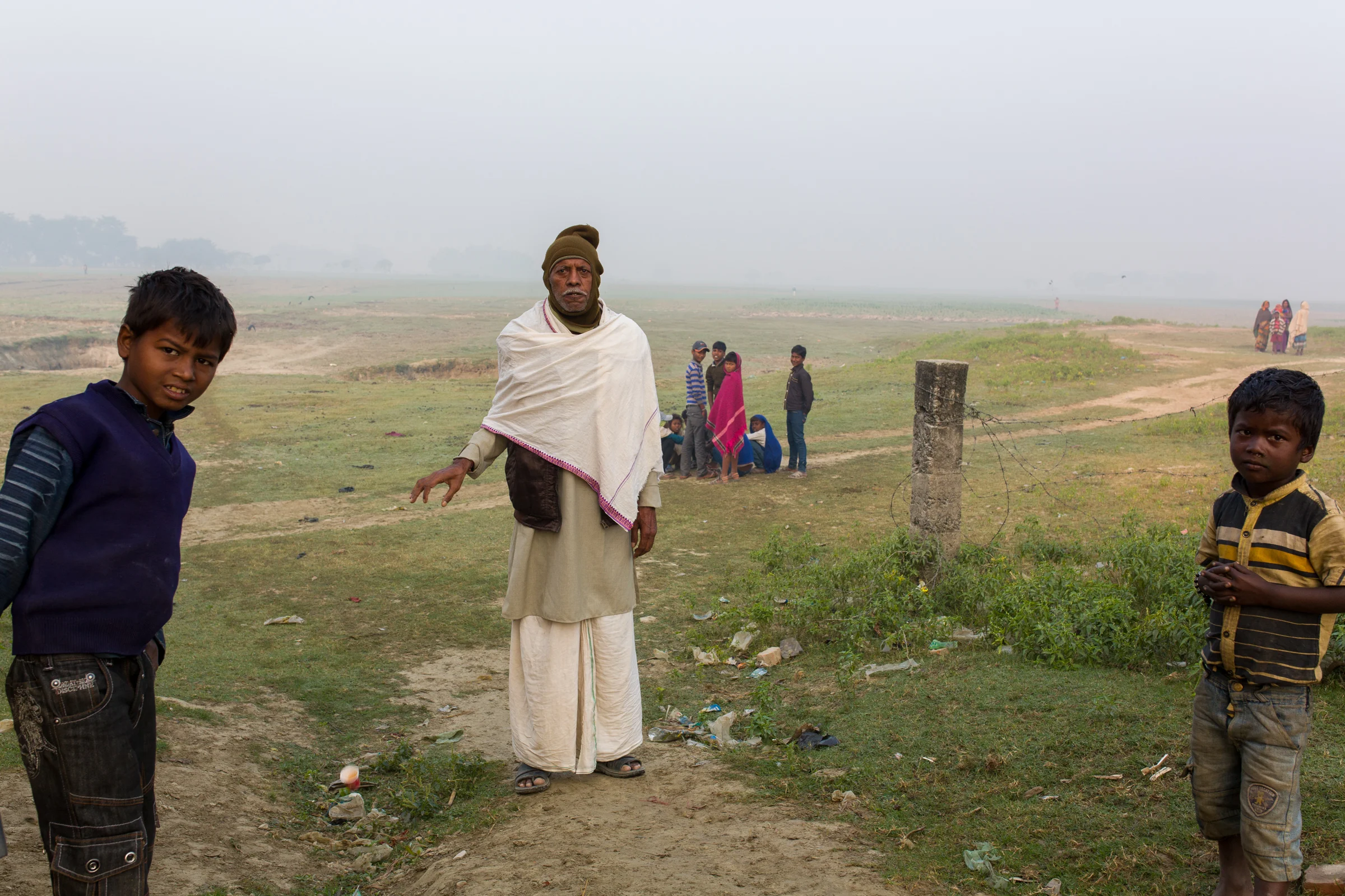 A chilly November morning in in Tilkeshwar village in the Kosi River Basin area. Bihar, India.  