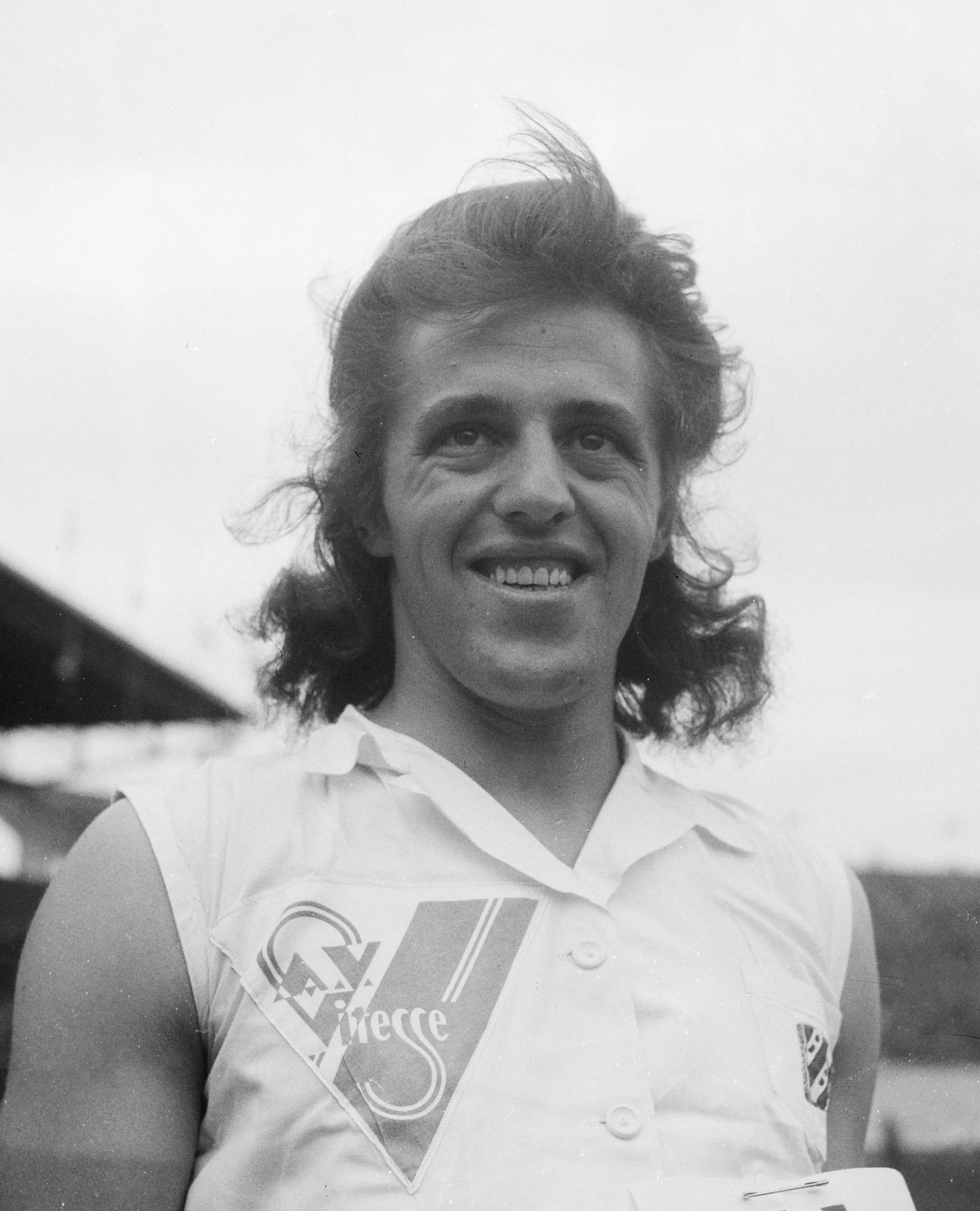 Foekje was a Dutch Track and Field athlete. In 1950 she was banned from competition for life by the International Association of Athletics Federations. Foekje had refused to go to a mandatory sex test for the European championships in Brussels in August 1950. In the last century several dozen female athletes were expelled for life for having a Y-chromosome. Gender verification by the IAAF is very controversial. It's discriminatory and causes great trauma for girls who never doubted their gender.