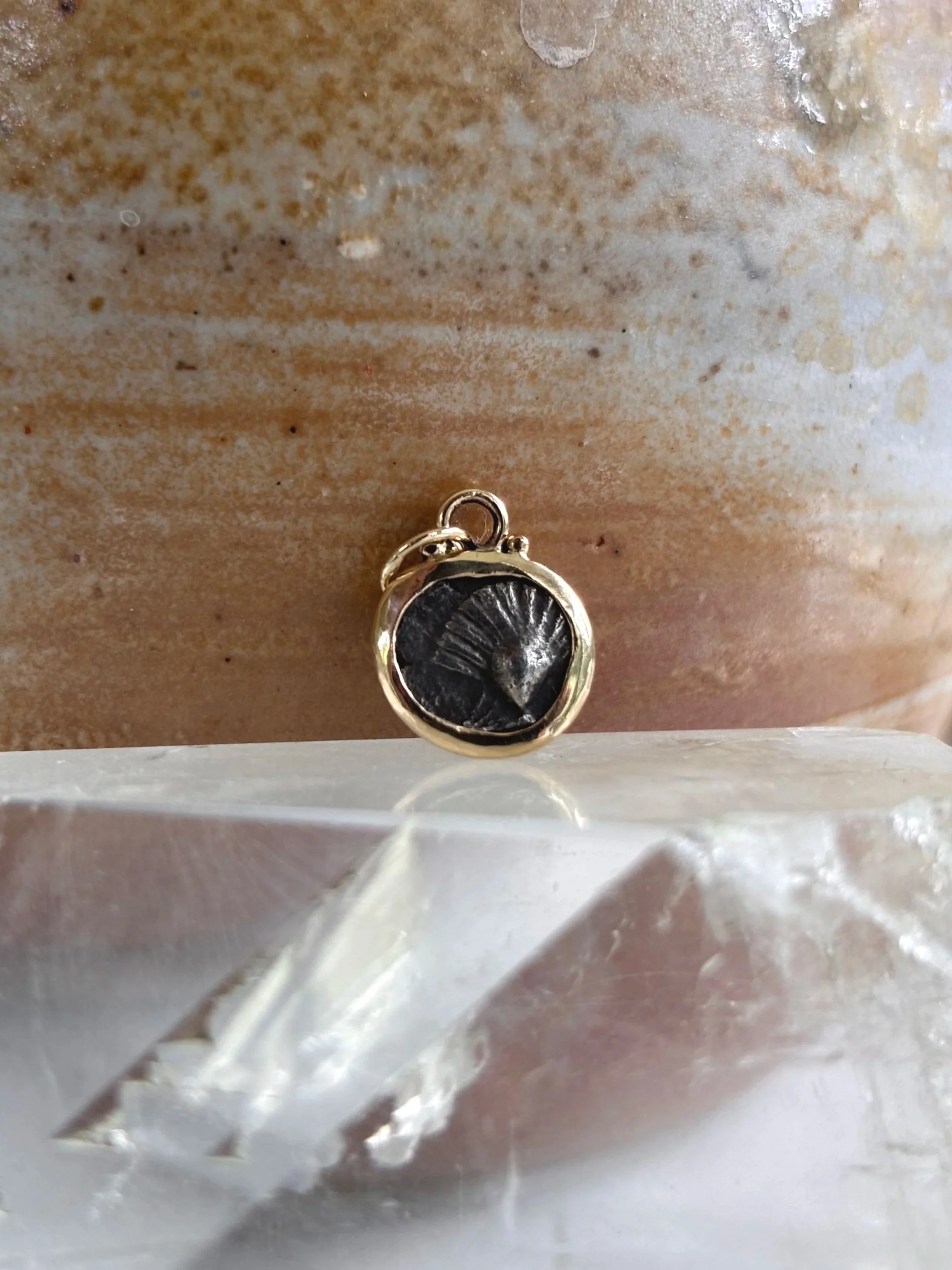 Silver Seashell Litra