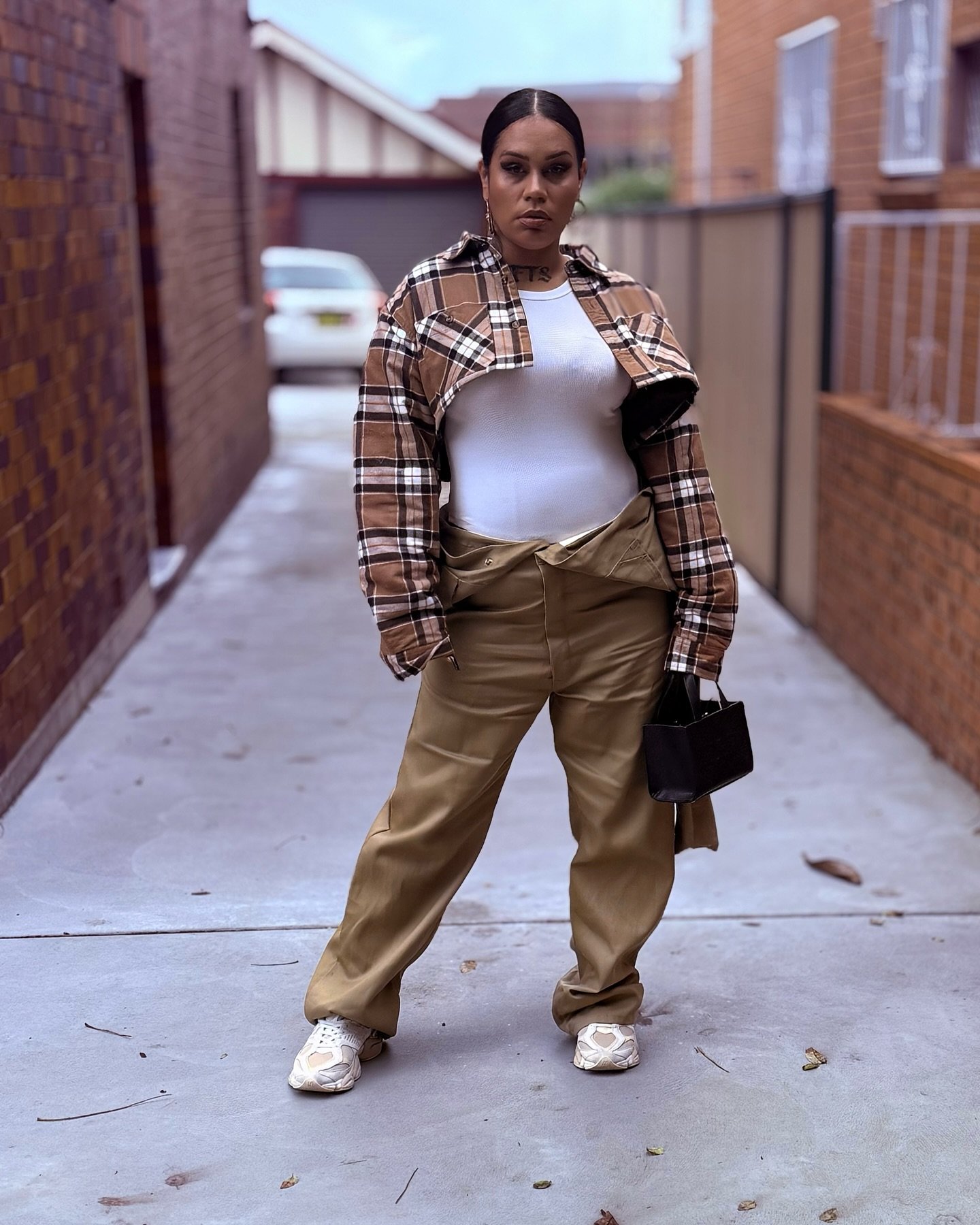 🔥 THE BIG TIDDA FILES 🔥

@barkaa__ #AFW Day 2

The brief : Feed The Streets 

BARKAA wears all custom by #MFPR 

Shoes @newbalance 

Earrings @nungalacreative
