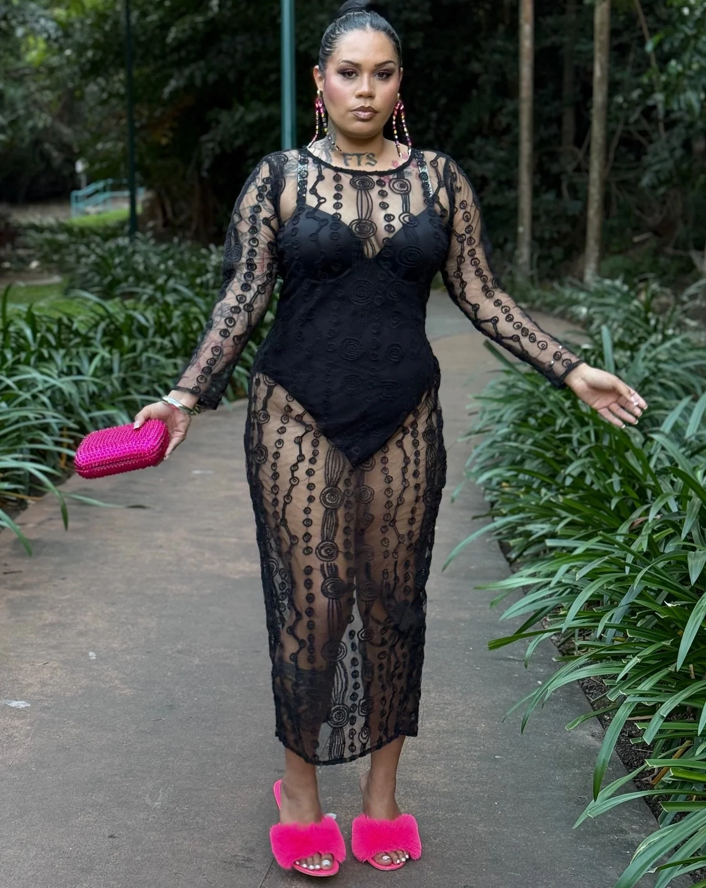 ❤️&zwj;🔥 RED HOT GIRL SHIT❤️&zwj;🔥

@barkaa__ serving, &lsquo;I can&rsquo;t believe I&rsquo;m a widow for the 9th time&rsquo; at last nights NIFAs 😢

Big Tidda is snatched for the gawds in custom @kingkingcreative 🔥

Earrings and Rings @houseofem