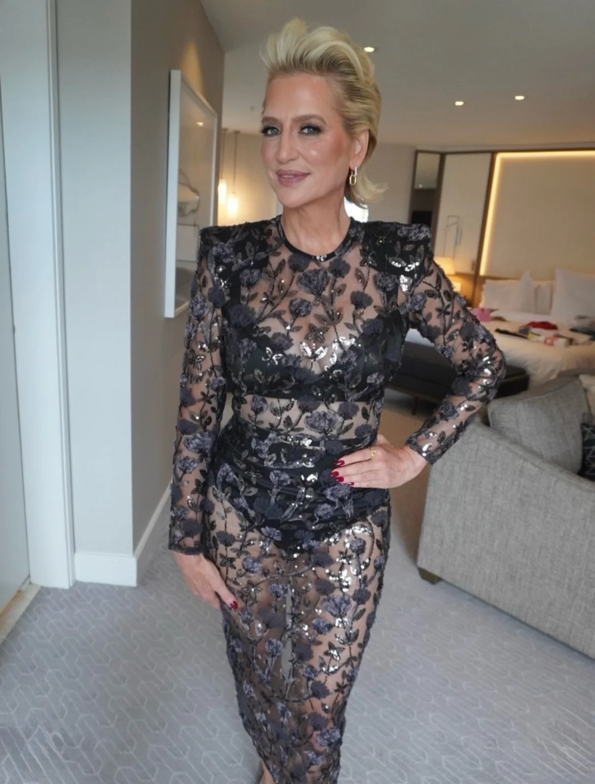 💅HOUSE PARTY 💅

@dorindamedley wears @_zhivago_&rsquo;s The Death of Roses midi dress, bringing #RHNY energy to Sin City for @hayusocial&rsquo;s #hayufanfest ❤️&zwj;🔥

Styled by @jareddylan 🔥