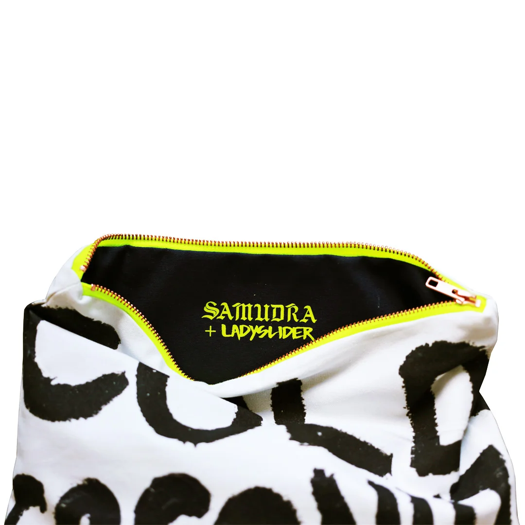 shop-coldcoco-pouch-2.jpg