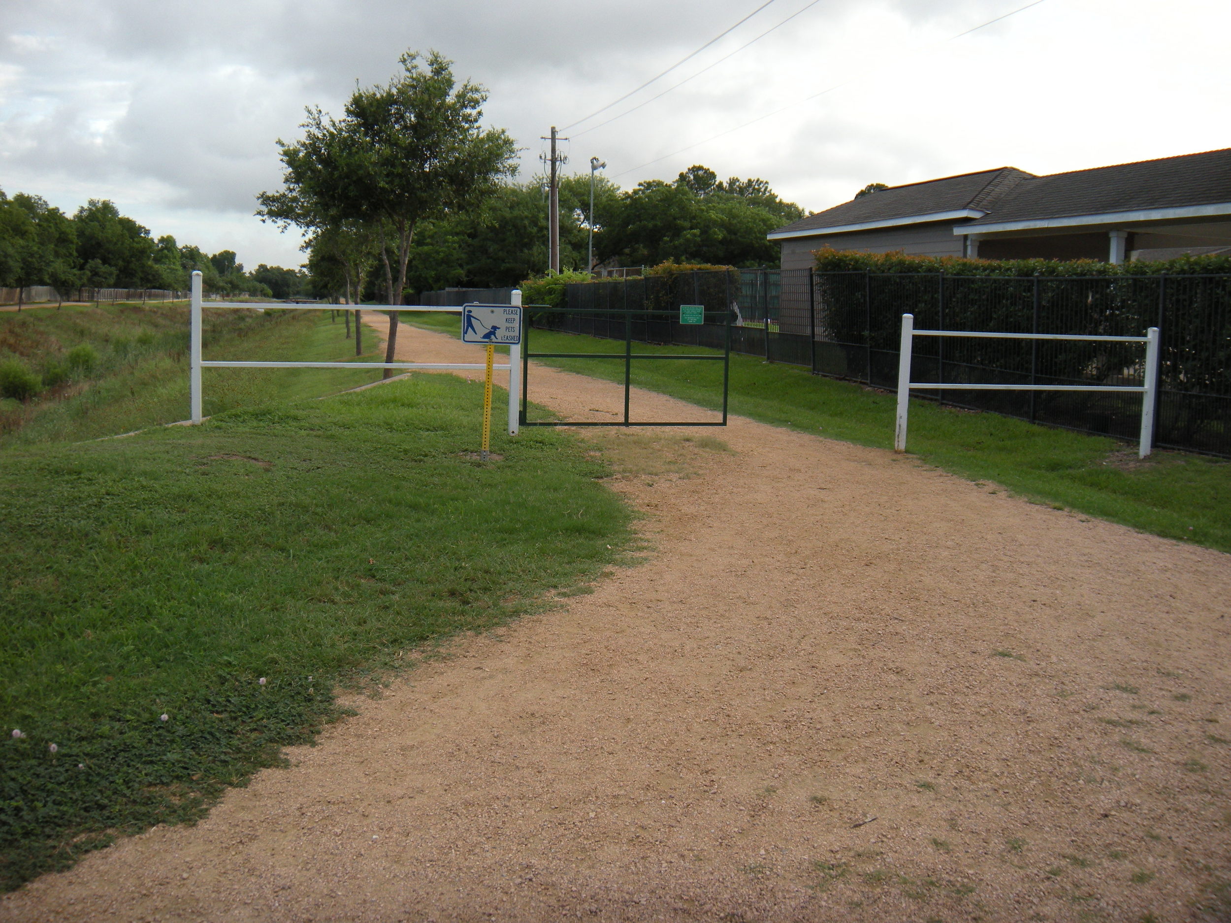 Here's a nice walk, just a couple of blocks from Trina's house. 