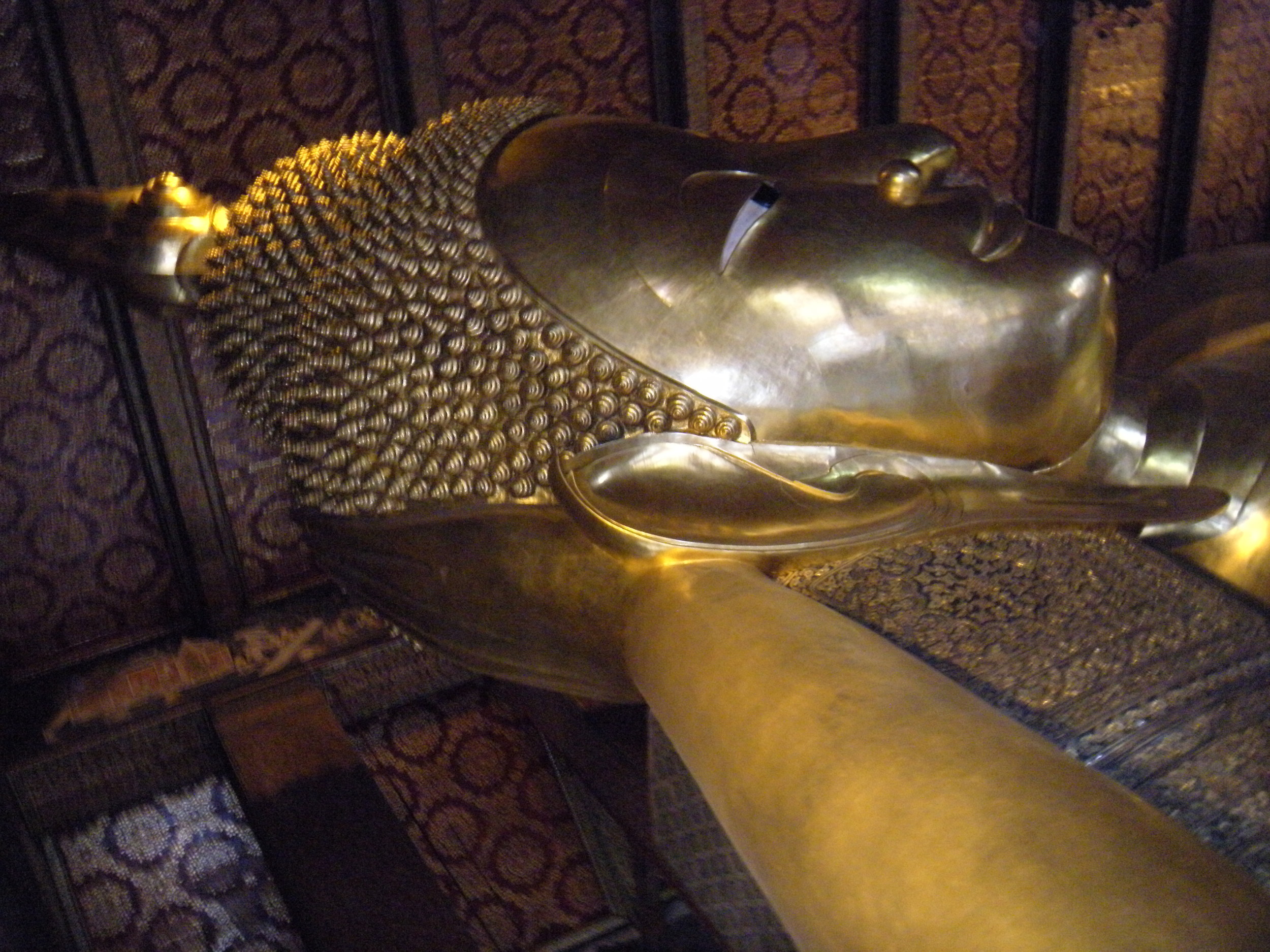 This doesn't do justice to the Reclining Buddha. He's magnificent. 