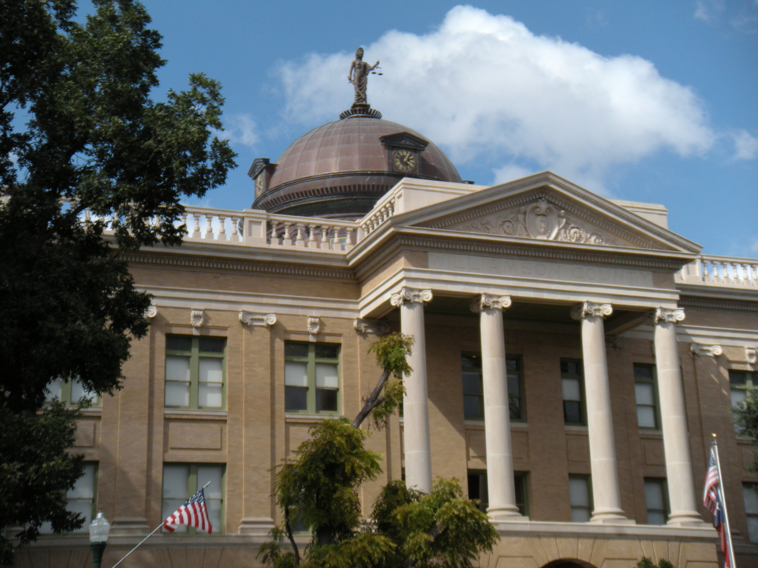 There's a charming square around the courthouse in Georgetown.