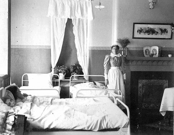 Nurse-1900-Photograph-Collection-MNHS.org_-595x463.jpg