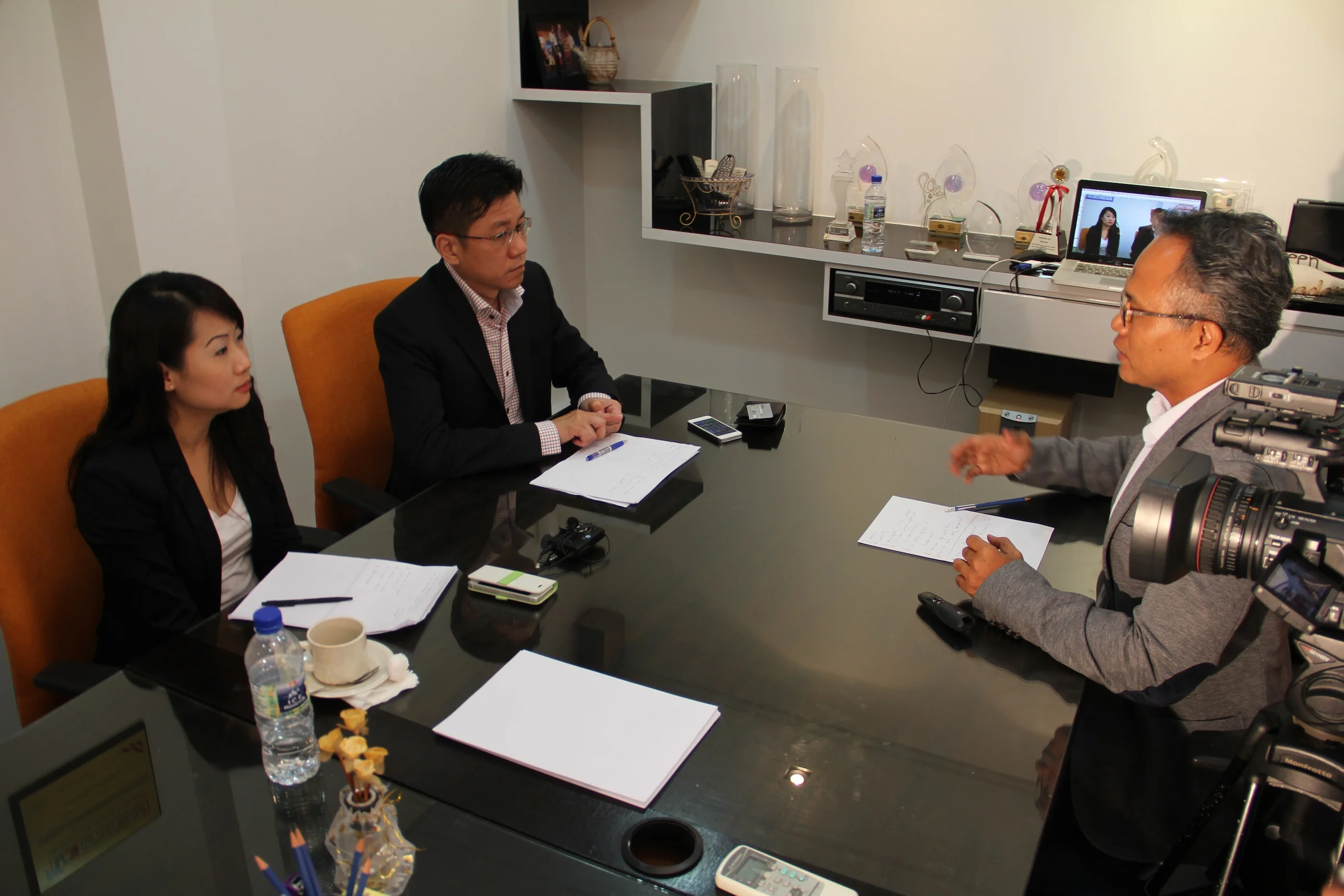 Handling media during crisis.