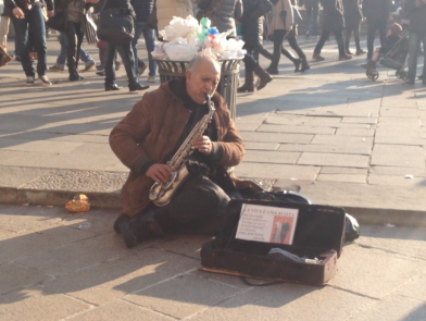 Nasib pemain saxaphone di Italy