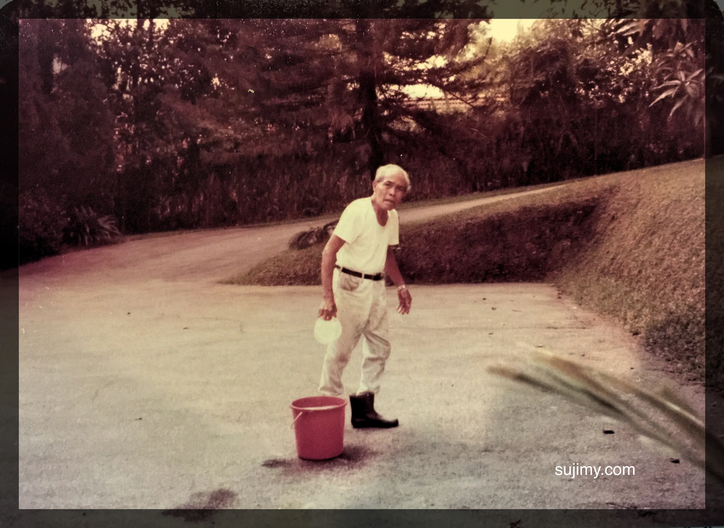 Kita Bapa, Kita Menjadi Contoh