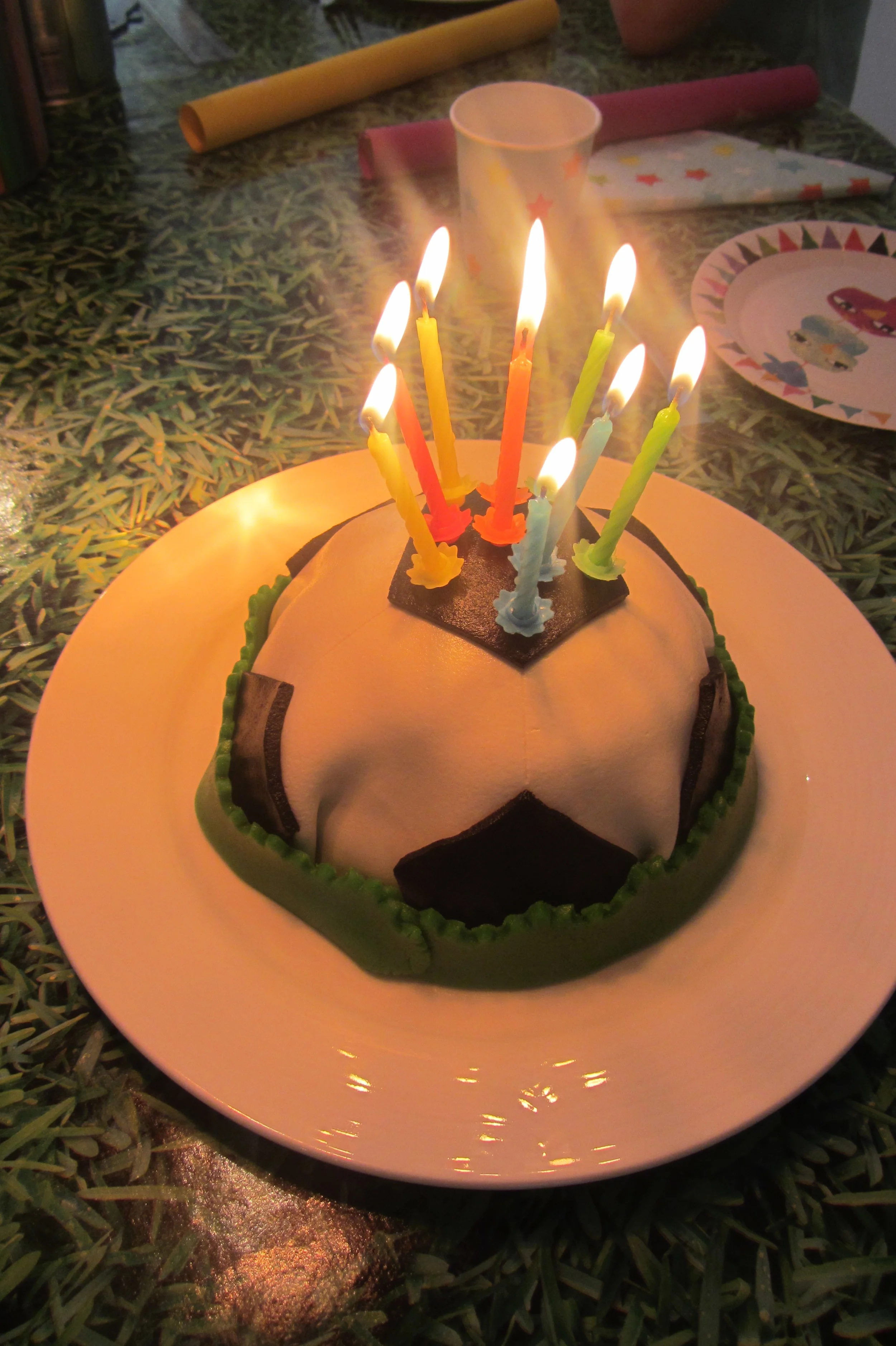 Verjaardagstaartmetkaarsjesaan.JPG
