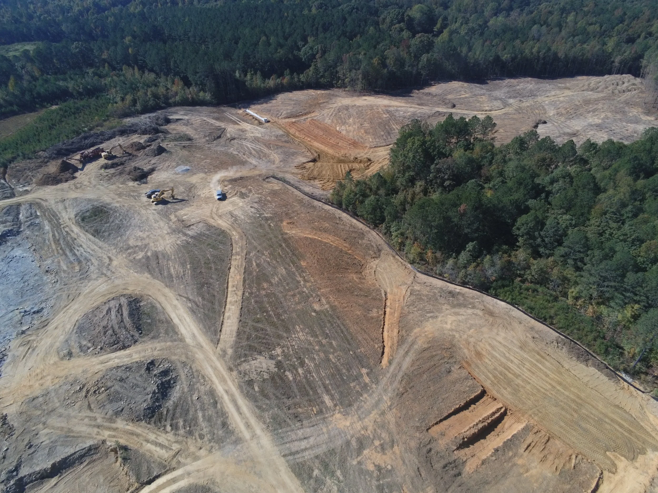  11 Acres of Clearing  180,000+ CY of Onsite Material Moved  30,000+ CY of Rock Hammered  37 Acre Site 