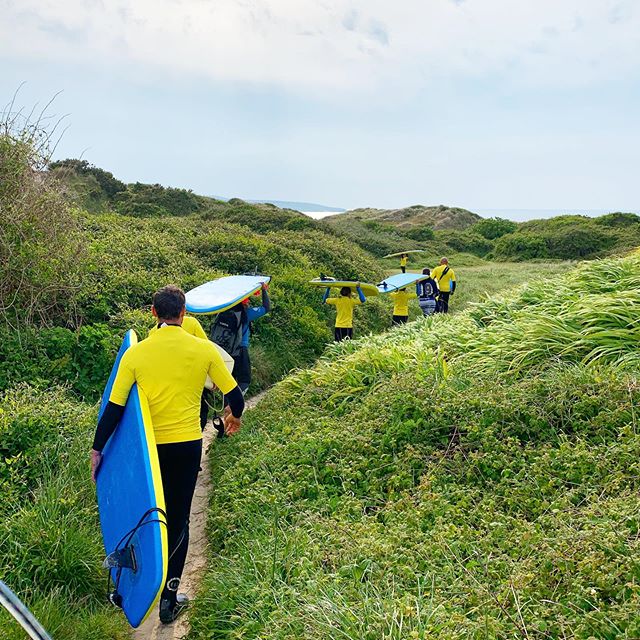 Trekking through the jungle 😂 #surfinglessons
.
.
.
#surfing #cornwall #surfschool #visitcornwall #lovecornwall #hayle #haylebeach #surfsafari #paddleboarding #outdoors #adventure #travel #summeriscoming