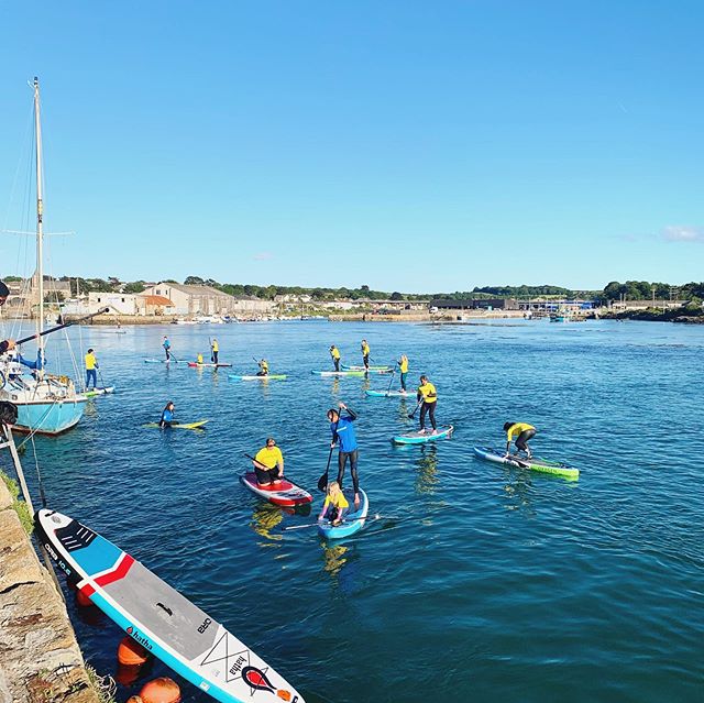 A perfect evening of paddle boarding @royal_cornwall_hospitals .
.
#visitcornwall #paddleboarding #sup #surf #surfschool #lovecornwall #sunset #northquay #hayleharbour #cornwall #grouplesson #surfinglessons #stivesbay #gwithian #haylebeach #summer #holidays