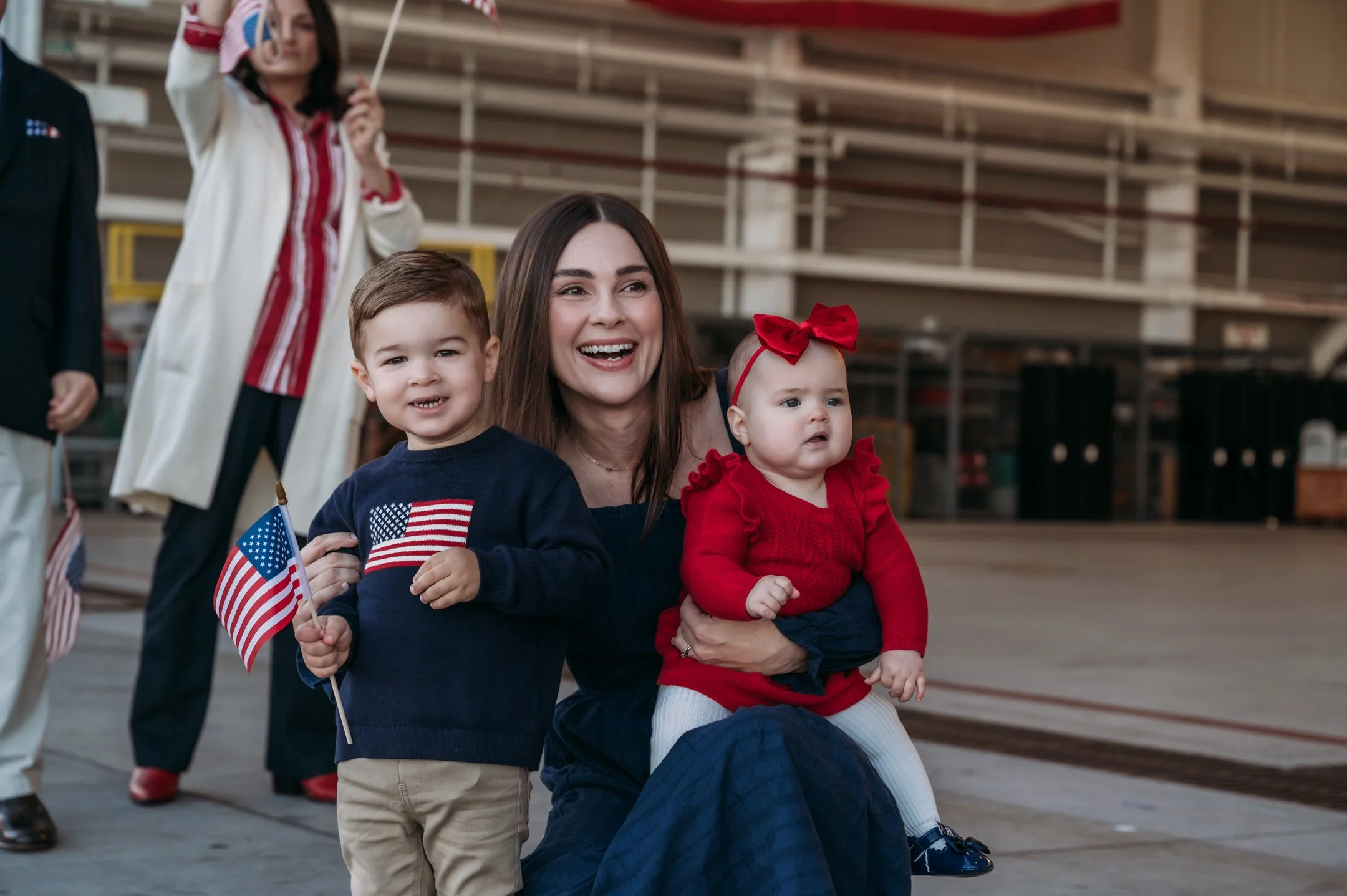 mom and kids at helicopter squadron homecoming San Diego ca