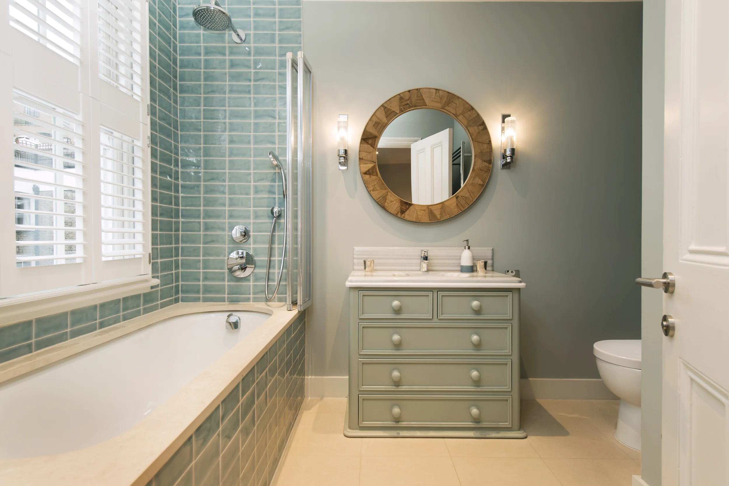 06 Bathroom.jpg
