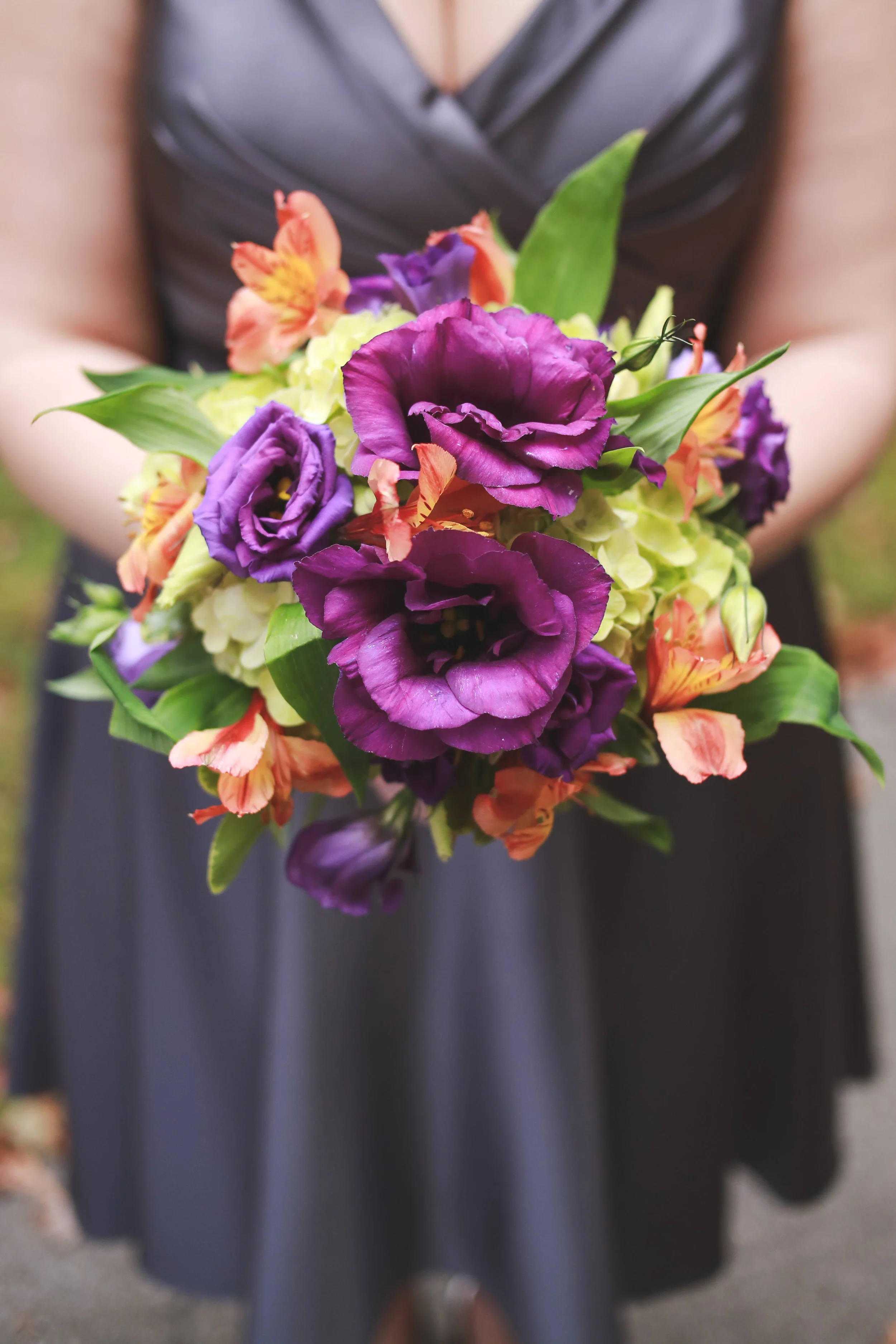 Lisianthus, alstromeria and hydrangea.